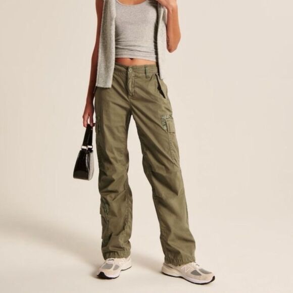 Abercrombie & Fitch Curve Love Relaxed Cargo Pant - Army Green - Picture 1 of 8